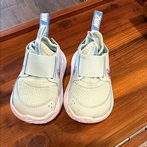 Nike baby Mint Green Velcro Sneaker with Pink Swoosh